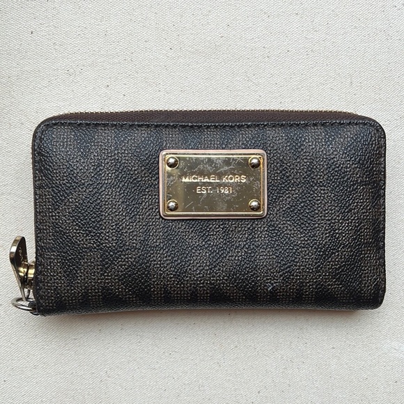 Michael Kors Wristlet - Picture 1 of 5